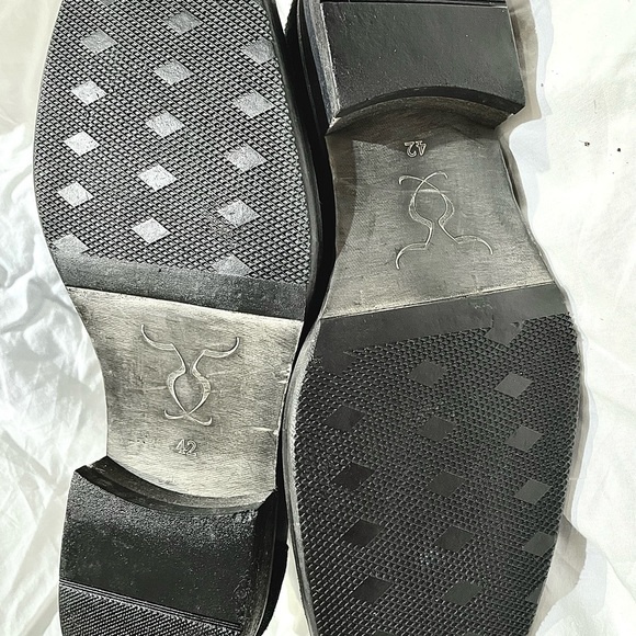 Black and gray suede boots, size 42 (9us). - Picture 3 of 5